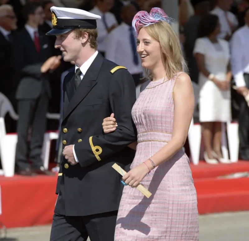 El 14 de febrero pone románticos a todos y la realeza no es la excepción. El príncipe Amadeo de Bélgica se comprometió al día siguiente con su novia Lili Rosboch.