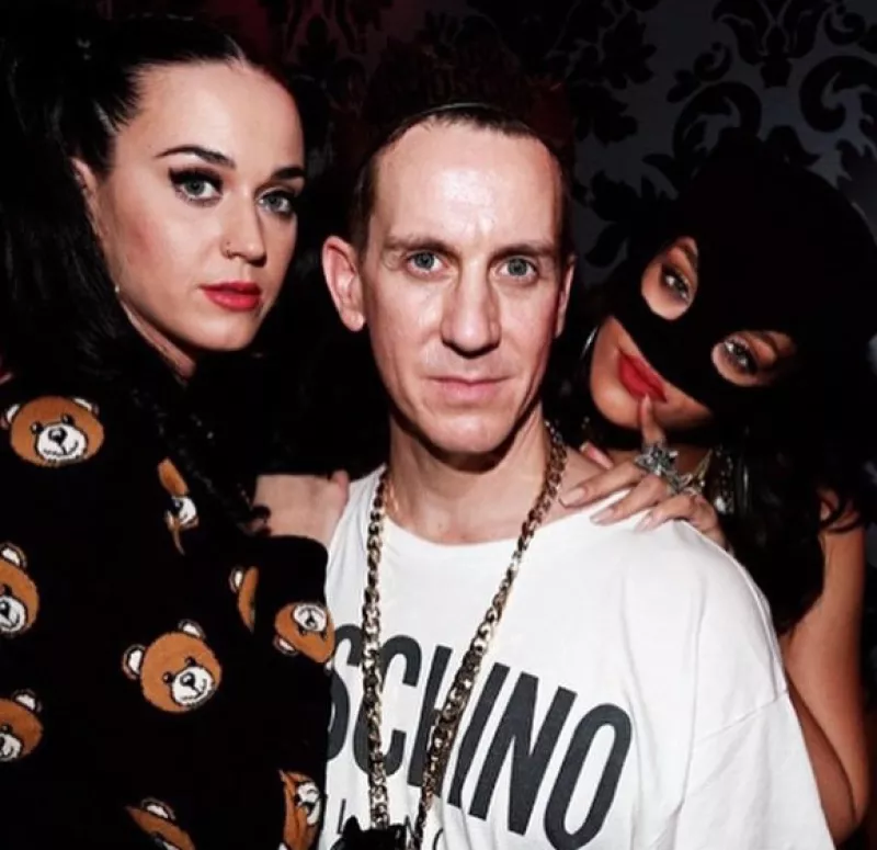 Las cantantes acompañaron al diseñador Jeremy Scott en la fiesta organizada para la firma de ropa, y fue ahí donde decidieron mostrar toda su sexytud.