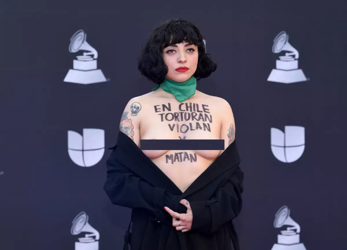 mon-laferte-protesta-grammy.jpg