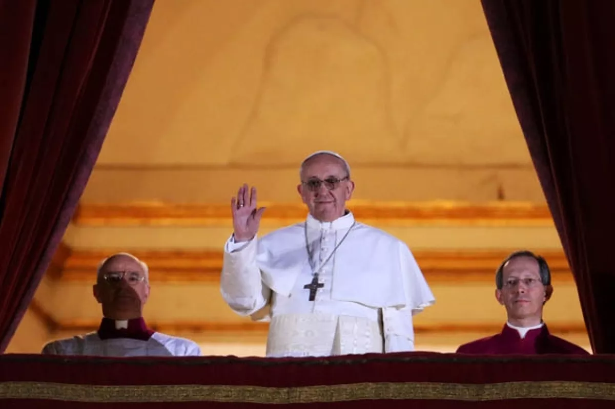 El momento en el que el Papa Francisco se presentó ante el mundo.