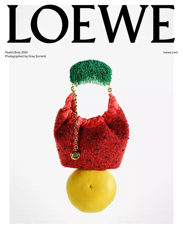 Young Miko en la nueva campaña de Loewe Paula's Ibiza