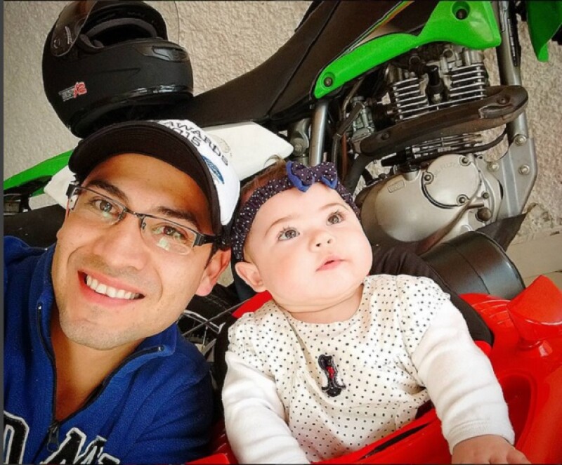 Y tiene una hija llamada Melissa.