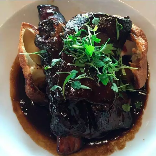 Por primera vez, Thalía comió búfalo: ´Ya les contaré que tal me supo. ¡Pero sí les puedo decir que huele delicioso!`, posteó.