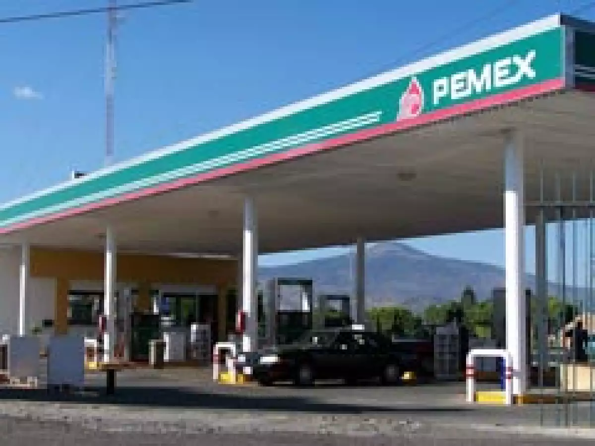 Pemex busca reducir hasta en 40% la importación de gasolinas. (Foto: Archivo)