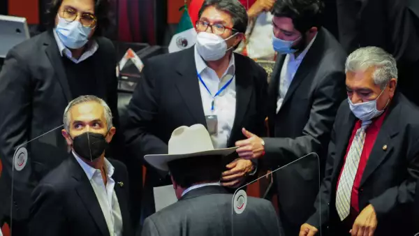 Ricardo Monreal y Miguel Ángel Mancera, senadores de la República, durante la sesión de este martes.