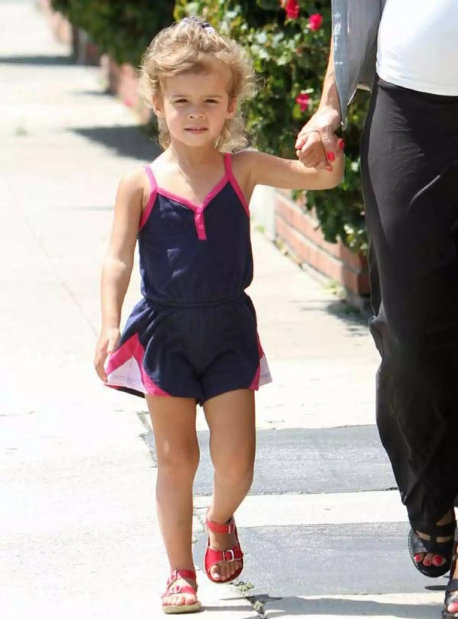 Con este jumpsuit de short Honor se ve muy coqueta.