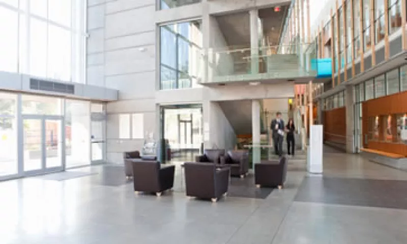 El arrendamiento de inmuebles, oficinas, plantas industriales y centros comerciales son el principal ingreso de las Fibras. (Foto: Getty Images)