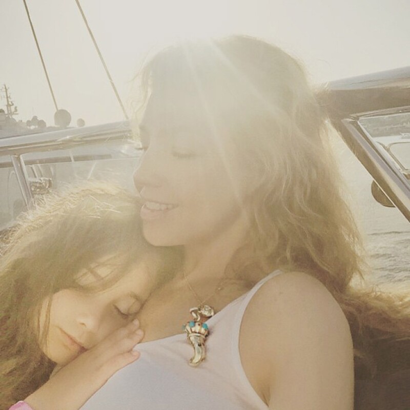 Sabrina, la hija mayor de Thalía, cada vez se parece más a su mamá, quien por primera vez presume su rostro y tan emotivo momento en Instagram.