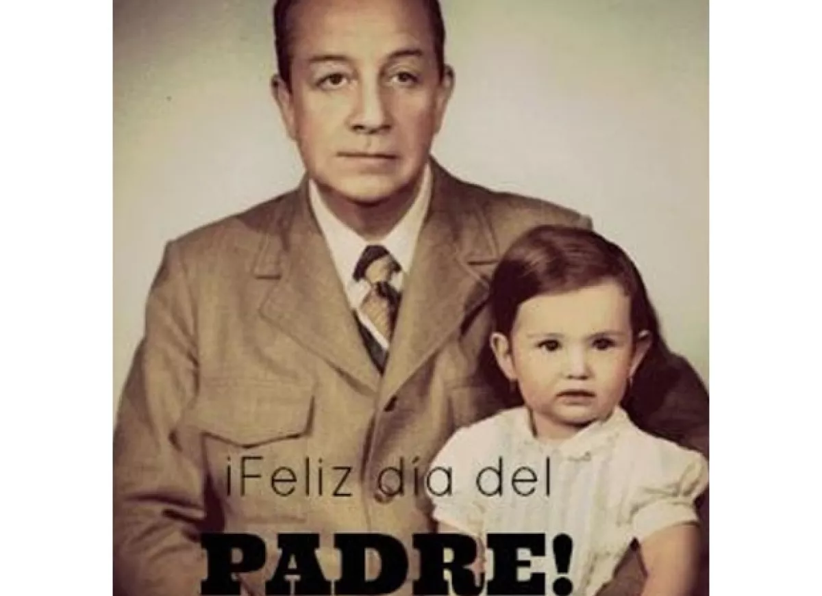 Recordó a su padre con esta linda fotografía padre e hija, cuando ella era apenas una niña.