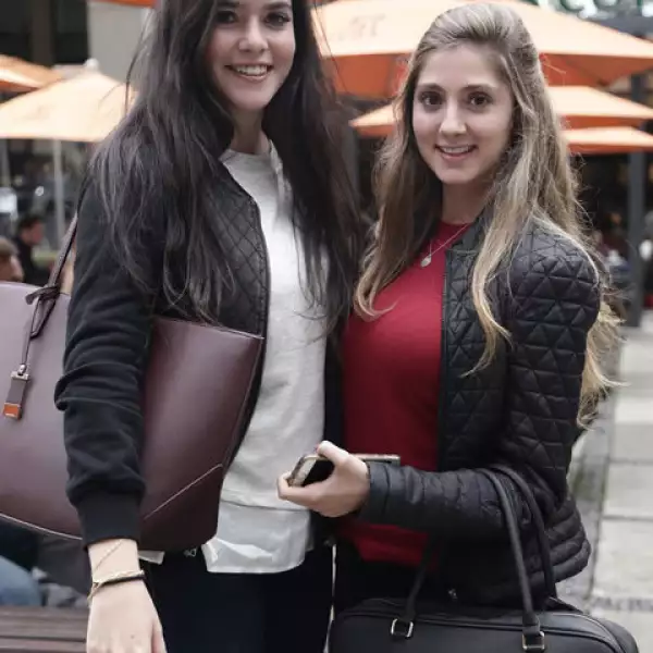 Ximena Ezquerro y Regina Calleja