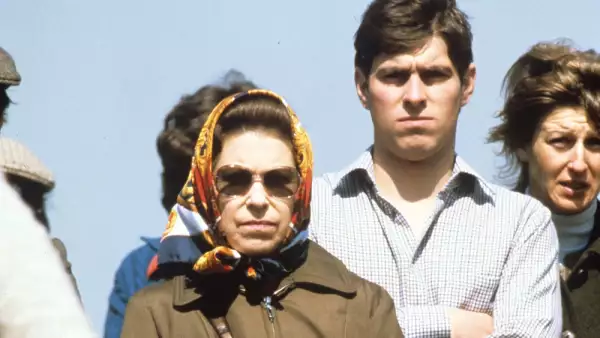 Príncipe Andrés y la reina Isabel II