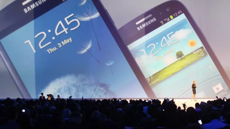 samsung presenta a su mas reciente smarthphone