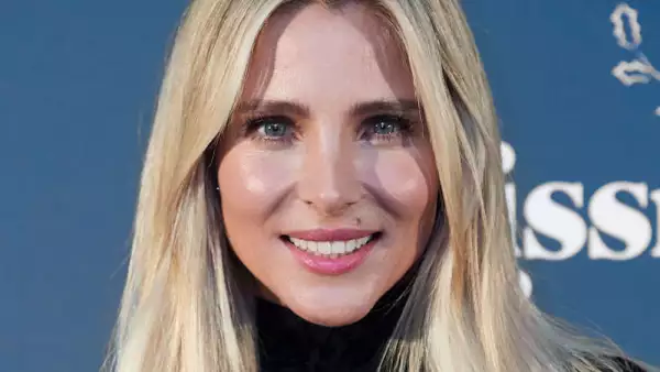 Elsa Pataky Presents 'KissMas Time' By Women'Secret In Madrid