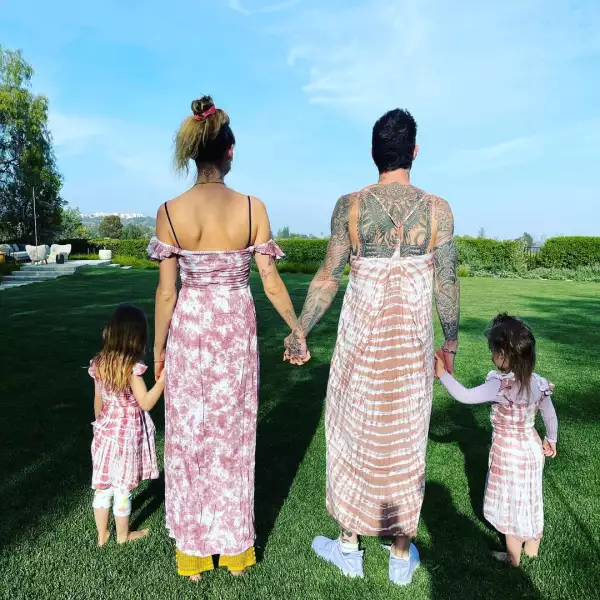 Adam Levine y Behati Prinsloo su historia de amor en fotos