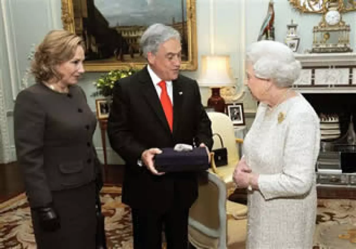 Piñera está en Londres como parte de una gira europea tras el espectacular rescate de los mineros de la mina de San José. (Foto: AP)