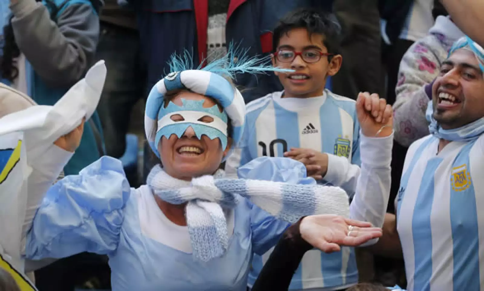 El triunfo futbolístico llega como un bálsamo a los argentinos, que han tenido meses difíciles en materia económica, con la inflación y el tipo de cambio como máximos problemas.