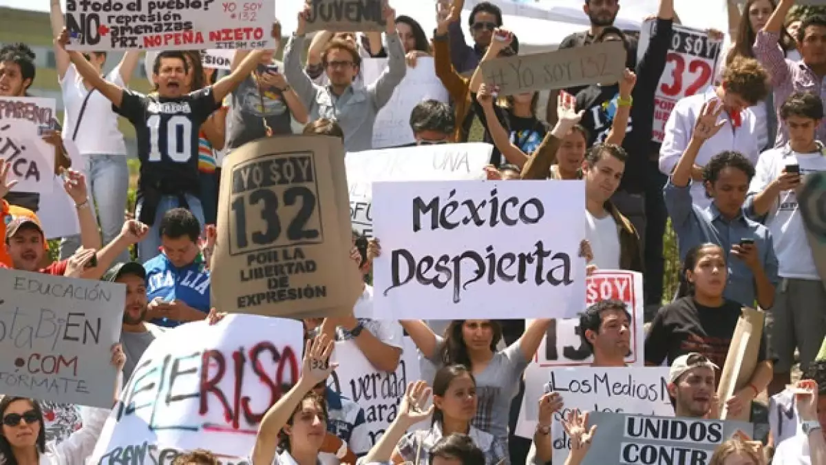 jóvenes protestan en la ibero