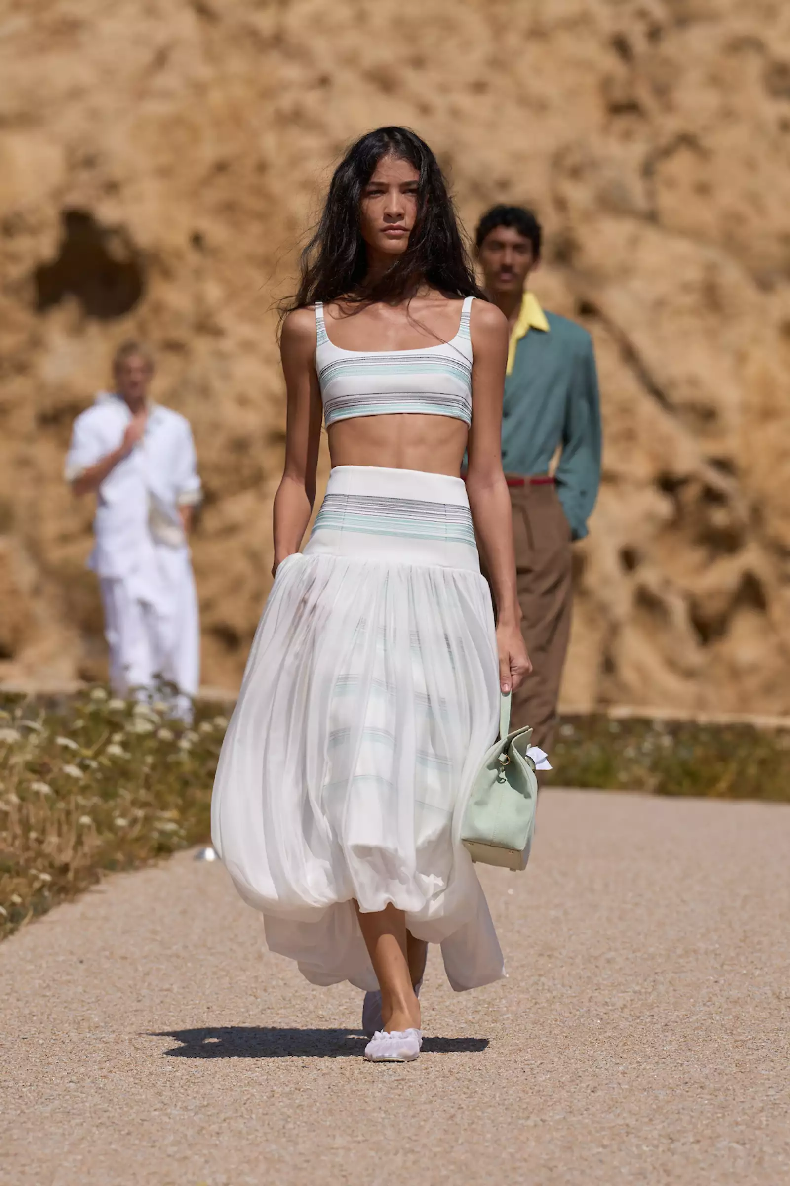 Jacquemus PO S27 017.jpg