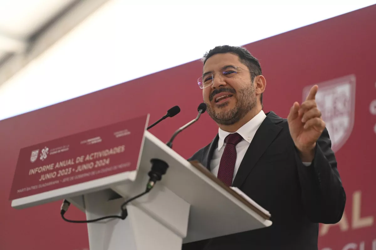 Martí Batres va por cinco iniciativas más: busca limitar más las rentas de Airbnb 