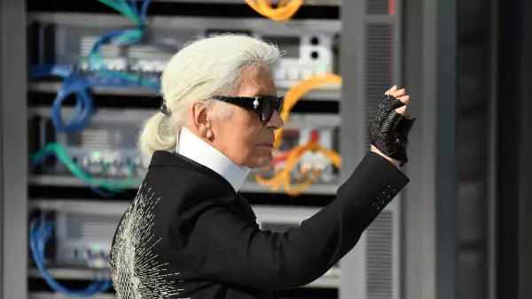 Chanel : Runway - Paris Fashion Week Womenswear Spring/Summer 2017