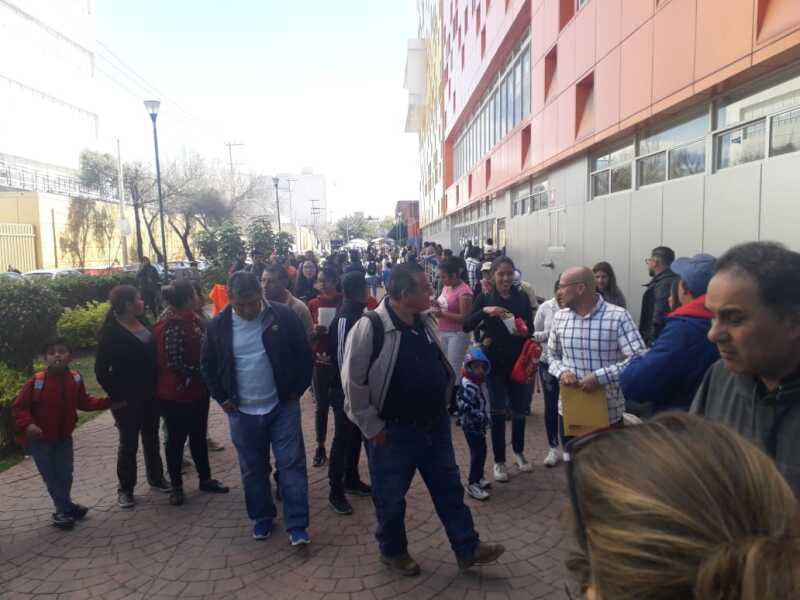 Los padres de los niños marchan del Hospital Infantil a Segob.