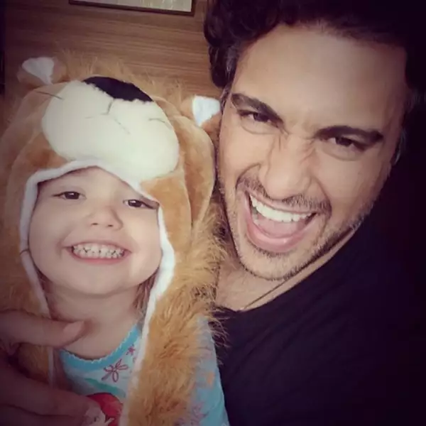 Sin duda, el mejor amigo de la pequeña Elena es su papá Jaime Camil, y en todo momento presumen la increíble relación que tienen.