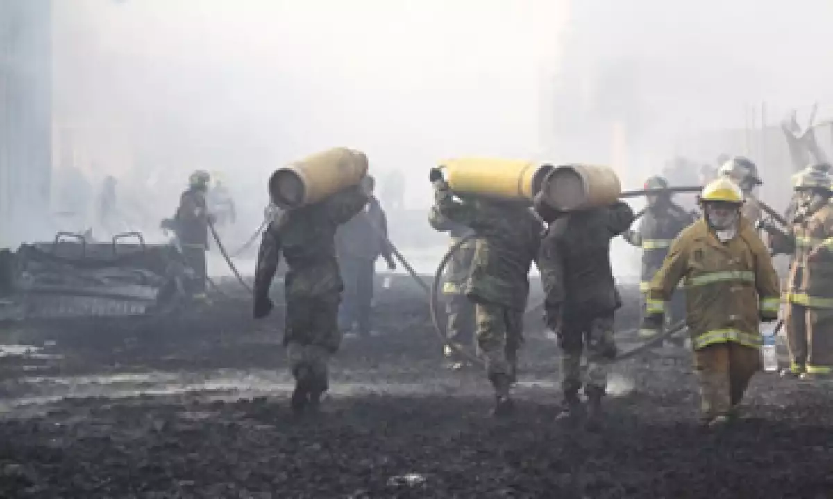 El accidente ocurrió en San Martín Texmelucan, Puebla, derivado del intento de robo de combustible en un oleoducto. (Foto: Notimex)