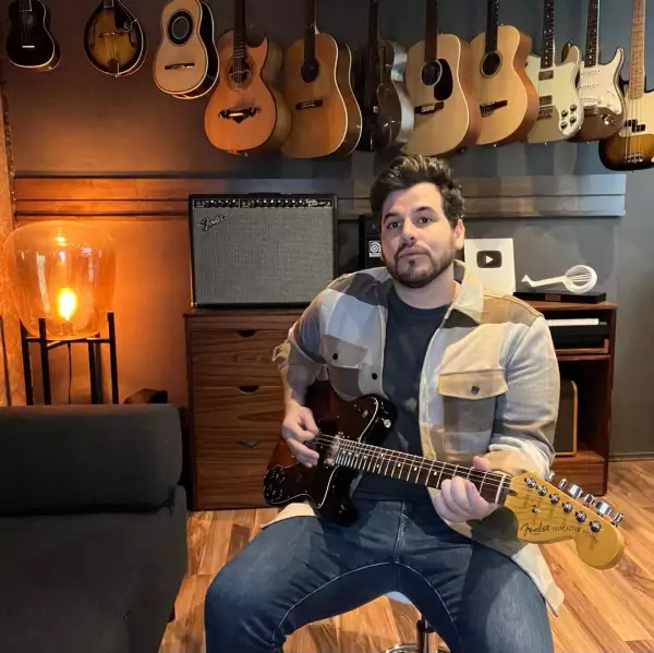 Fotos del Instagram de Kurt cantante y compositor mexicano