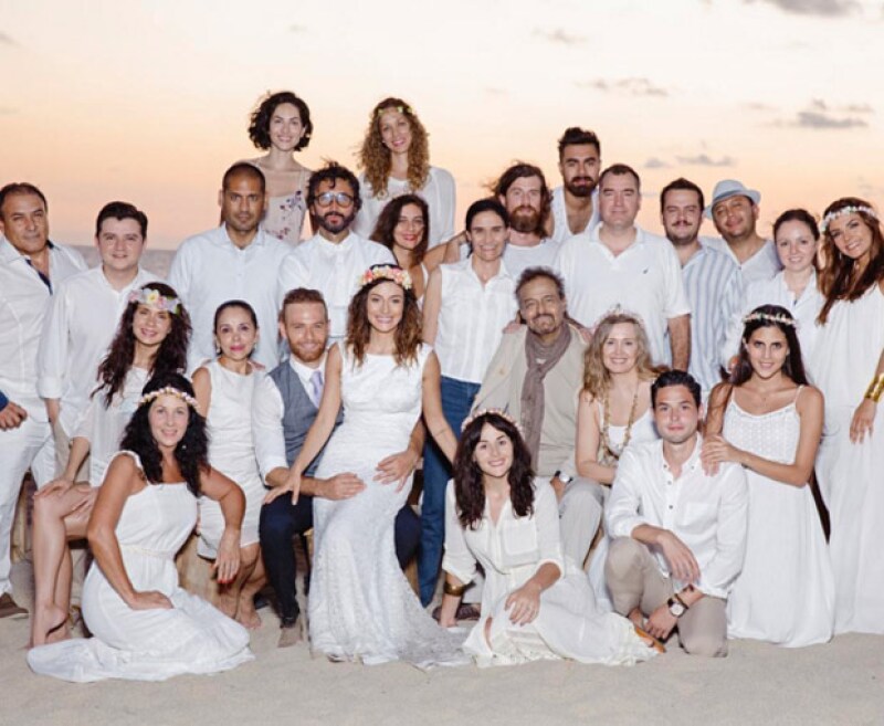 Las actrices y hermanas hicieron uso de sus redes sociales para pedir donadores para ayudar a su padre, Gonzalo Vega.