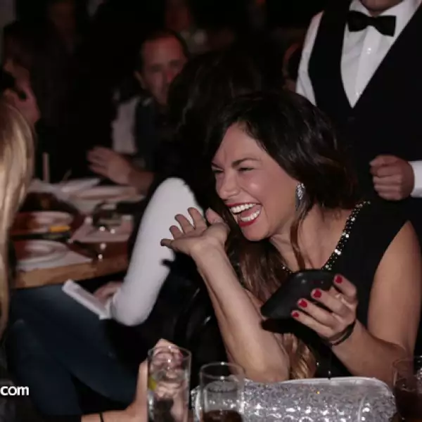 Paula Van Hills,Liz Vega