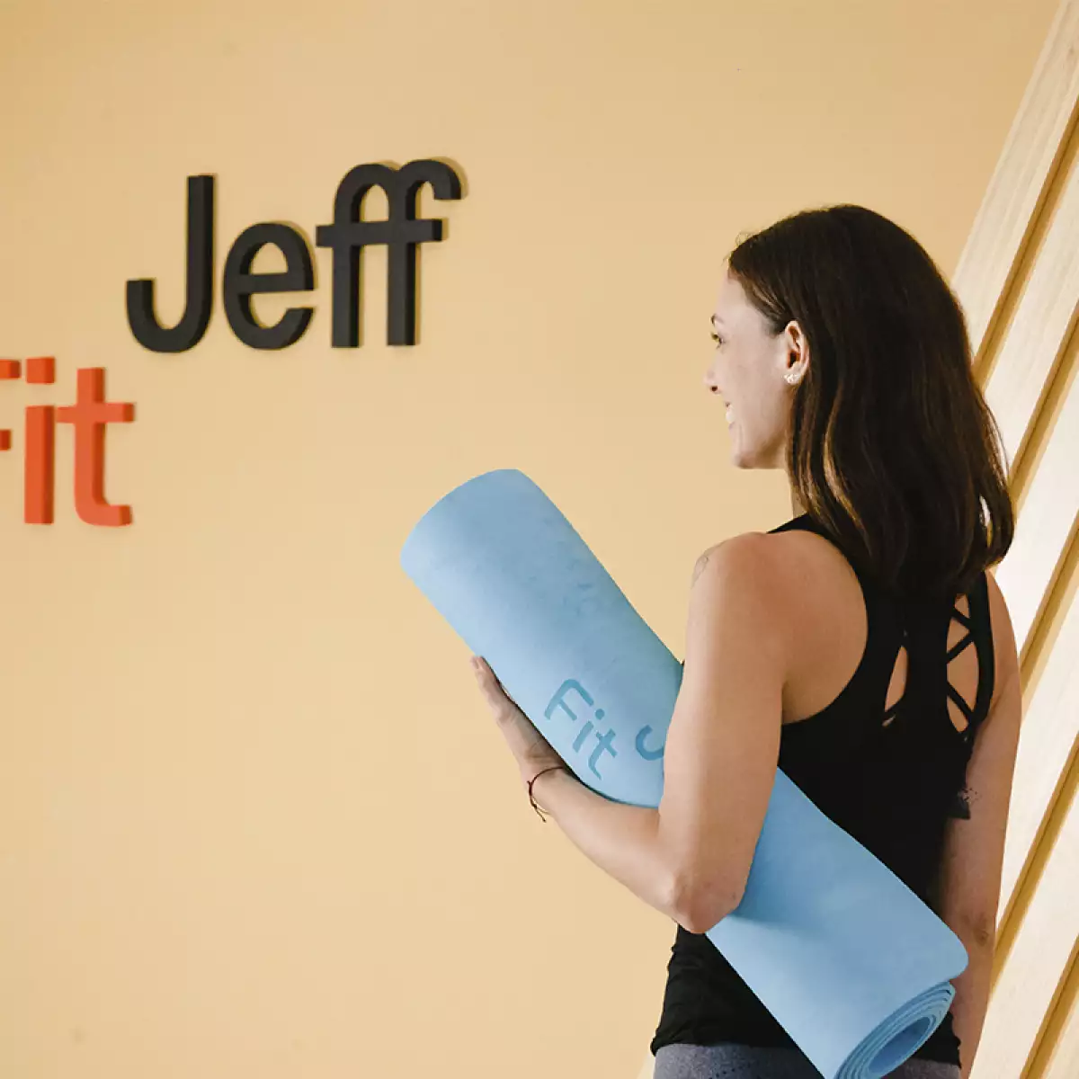 nueva-tendencia-fitness-e-fitness-alternativa-ejercicio-en-casa-clases-en-linea-apps-entrenamiento-online-entrevista-diego-moya-fit-jeff-pandemia-live-on-demand-entrenador-actividad-presencial.jpg