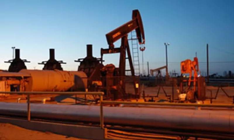 En su última reunión, la OPEP decidió no reducir su producción pese a los bajos precios del petróleo. (Foto: Especial)