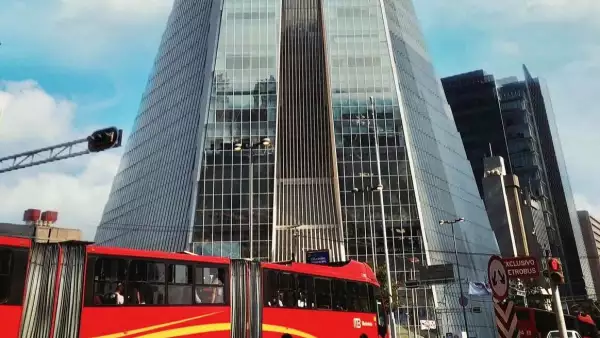 El complejo fue diseñado por el arquitecto Teodoro González de León junto con Hatumi Hirano Beltrán y José Arce Gargollo.