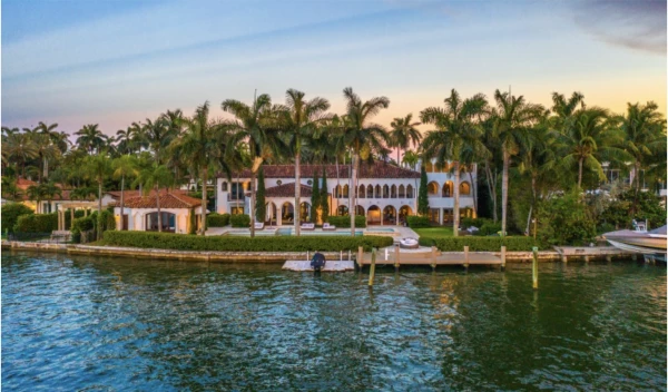 Mansion que perteneció a Cher