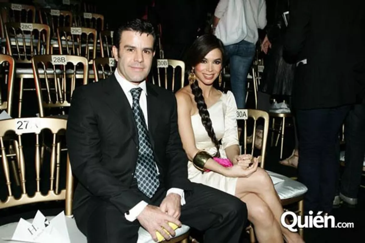 La pareja se muestra enamorada aún después de tantos años.