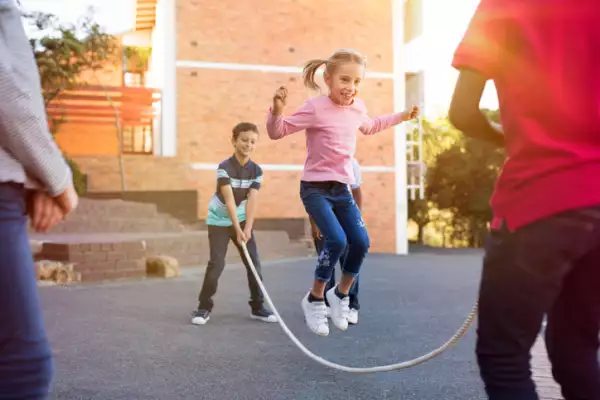 Niños-realizando-actividades-físicas-que-disfrutan