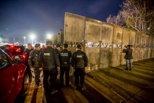 Vallas_garita_Tijuana-2.jpg
