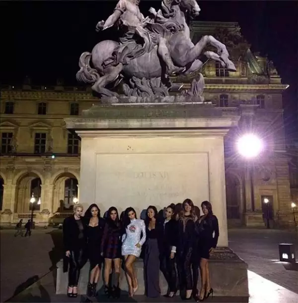 La chicas recorrieron lugares emblemáticos de la Ciudad de la Luz.