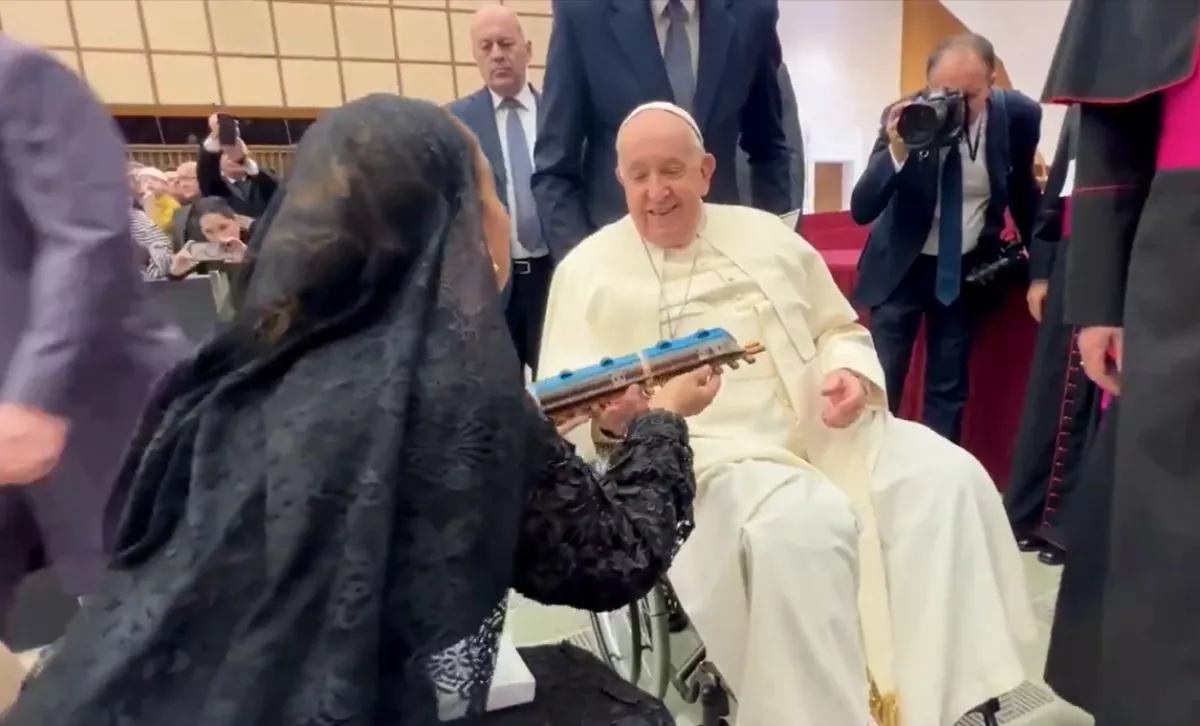 mara lezama papa francisco.jpg