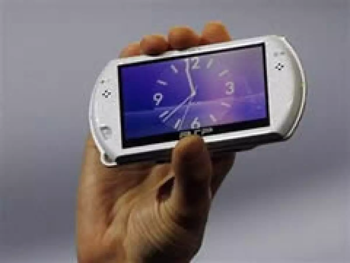 Sony lanzará la nueva PSP Go, una consola 40% más ligera que el PSP 300. (Foto: Reuters)