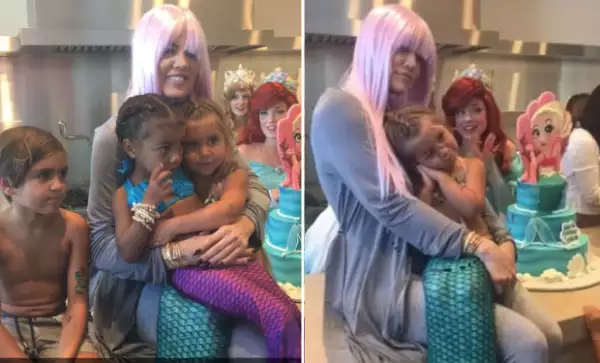 Las primas festejaron su cumpleños con fiesta temática de sirenas.