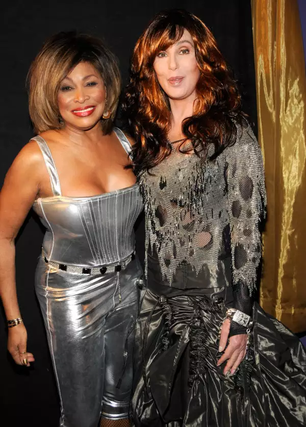 Tina Turner y Cher en la entrega 50 del Grammy