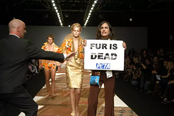 JULIEN MACDONALD SPRING / SUMMER 2006 SHOW, LONDON FASHION WEEK, LONDON, BRITAIN - 17 SEP 2005