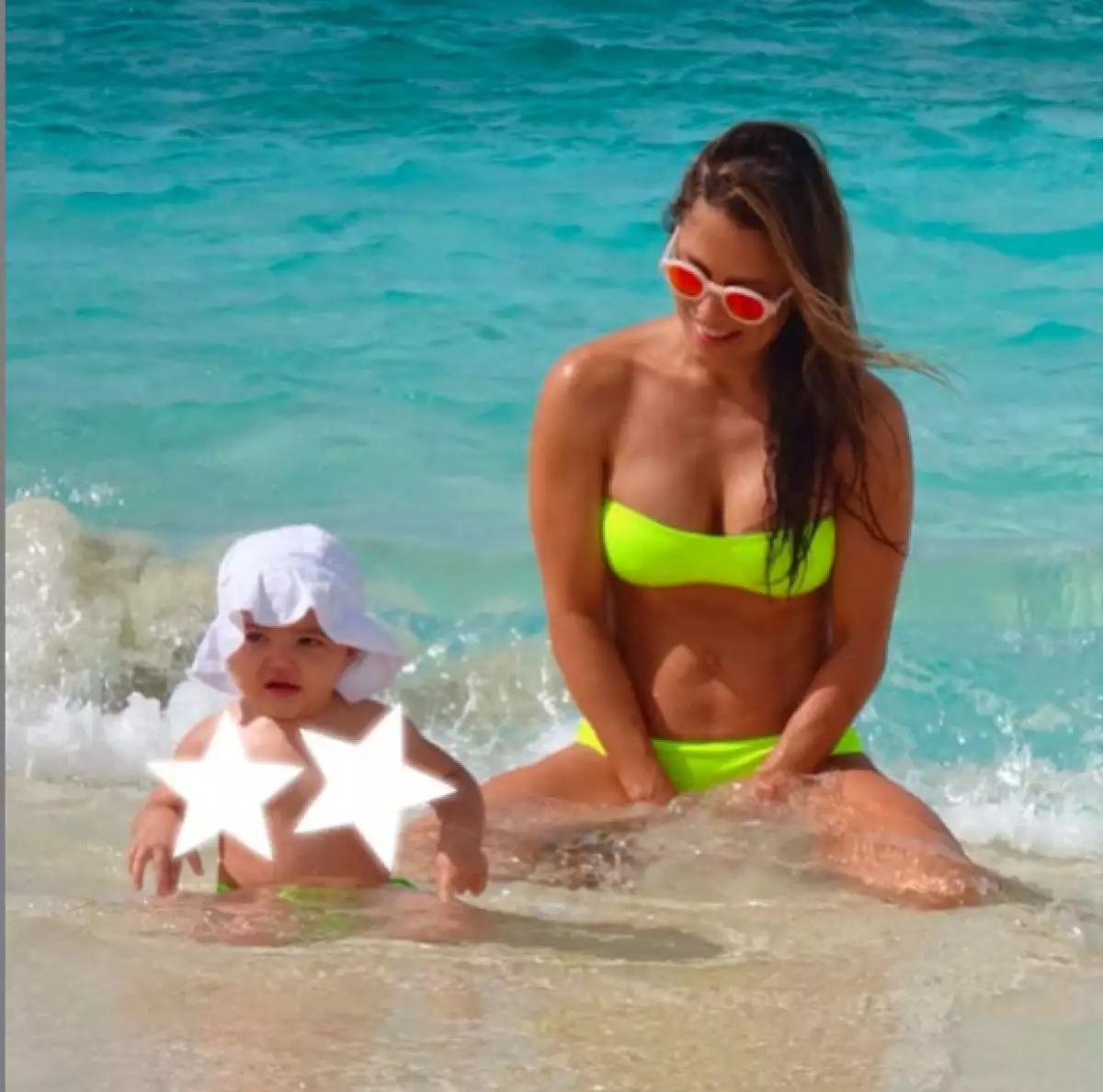 La guapa esposa de Aarón Díaz publicó varias fotografías en las que aparece disfrutando de un bello momento con Erin y Regina durante sus vacaciones de verano.