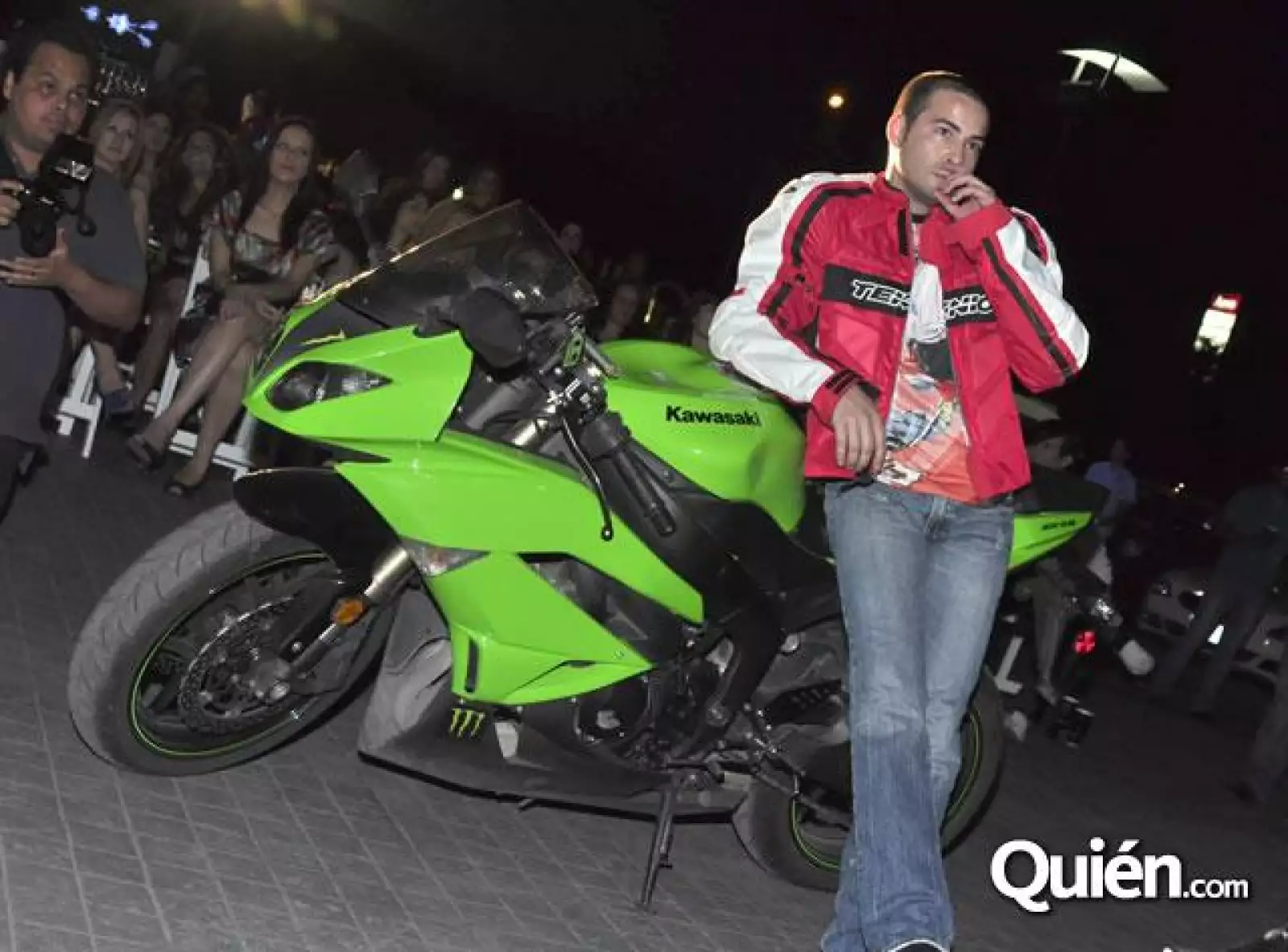 Desfile en la Plaza 401