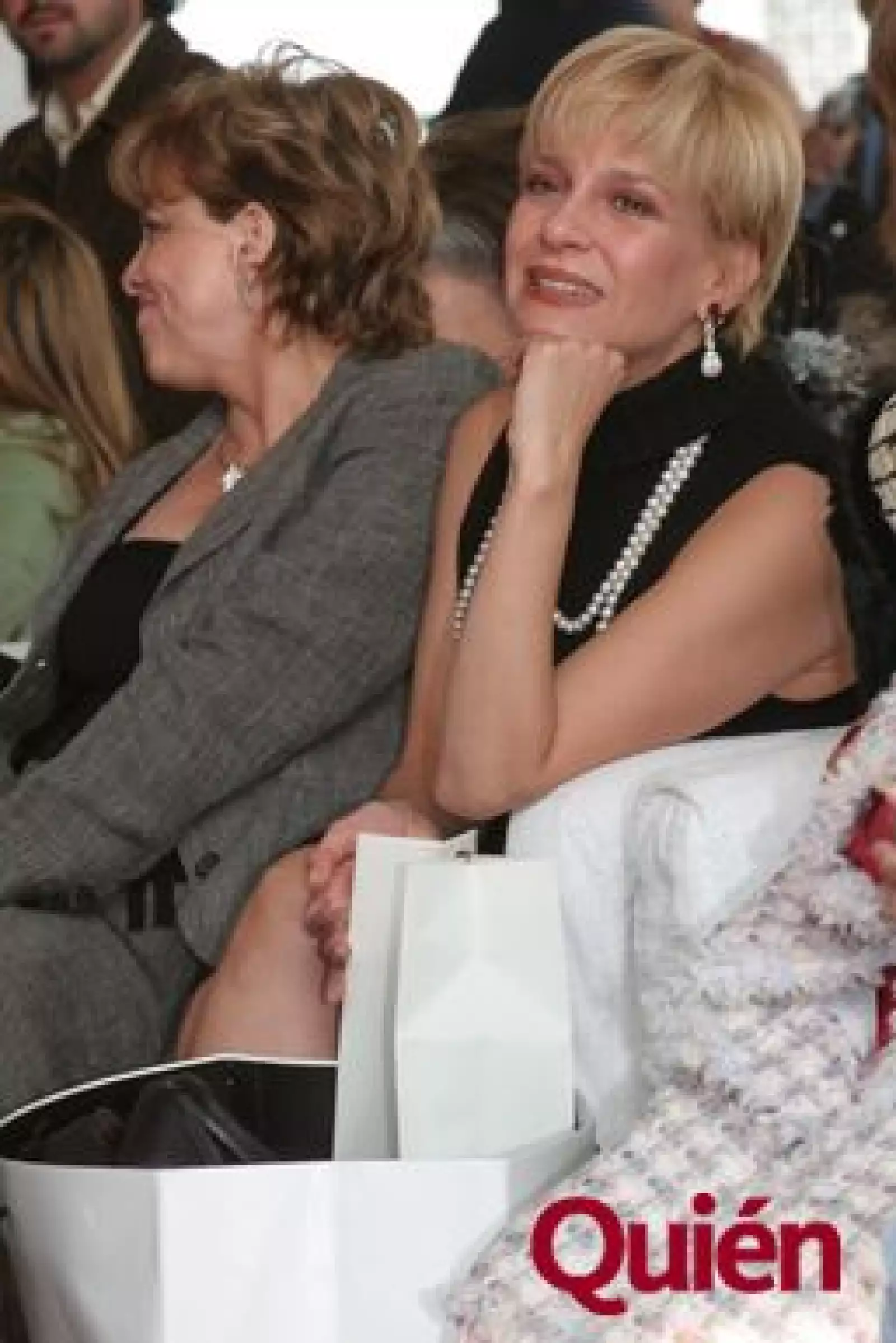 Carmen Van Den Brika, Julia Abdala