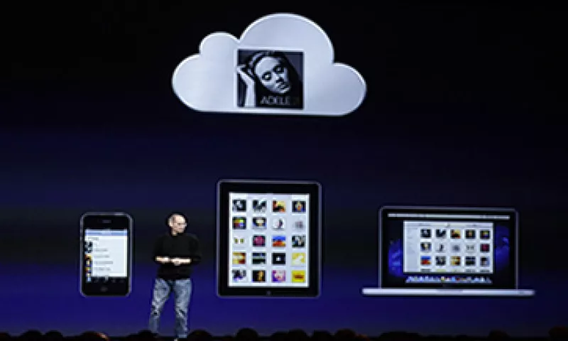 De acuerdo con RBC Capital, iCloud puede catapultar a Apple a las grandes ligas de proveedores online como Facebook y Twitter. (Foto: AP)