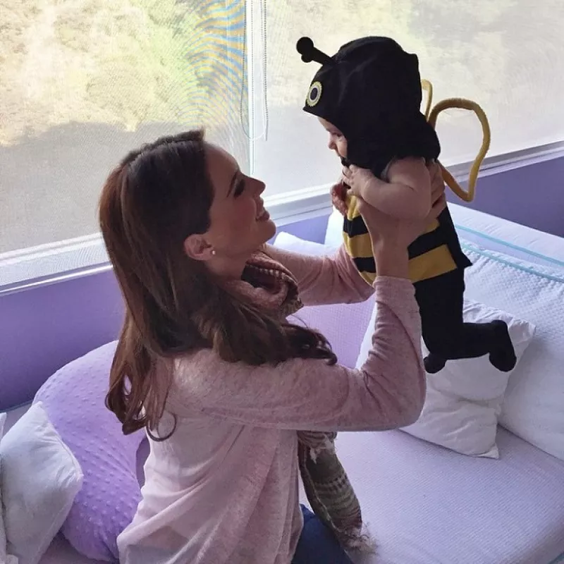 Tanto Mila Kunis, como Jacky Bracamontes, Heidi Balvanera, Eva Mendes y otras celebridades le dieron la bienvenida a sus pequeños este 2014.