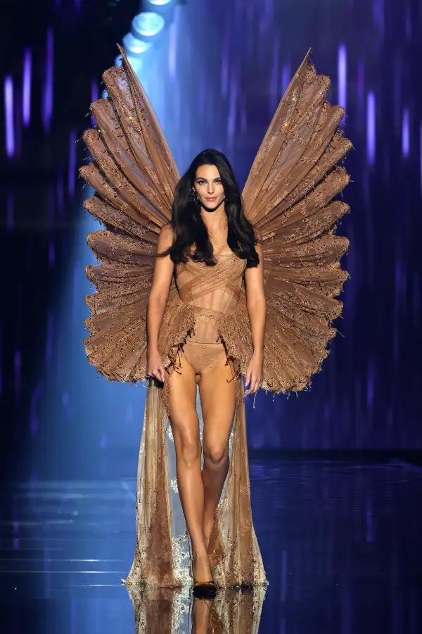 Victoria's Secret Fashion Show 2026 - Runway & Front Row