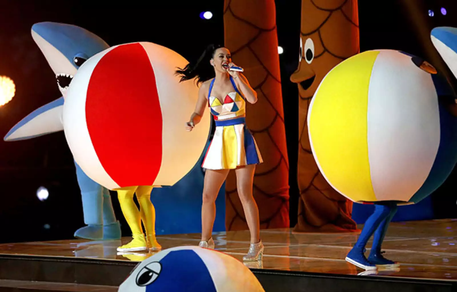 Katy Perry durante el medio tiempo del Super Bowl